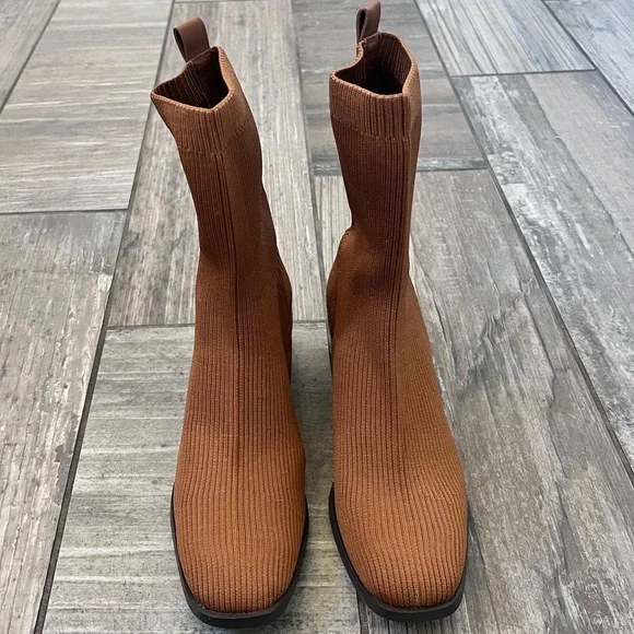 Everlane Brown Sock Boots NWOT - Picture 6 of 12